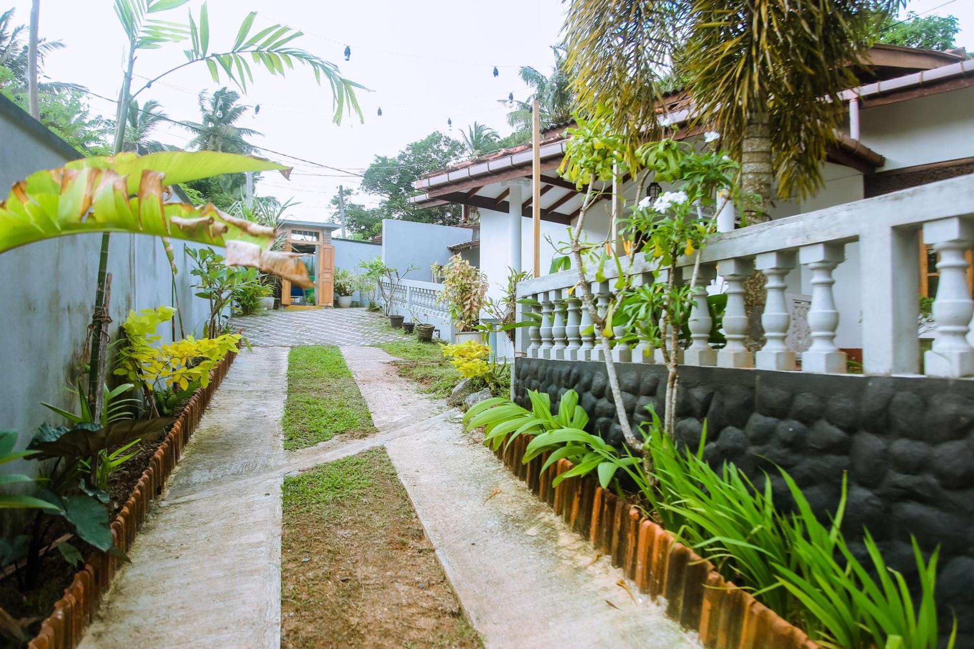 Blue Sky Hotel Mirissa Luaran gambar