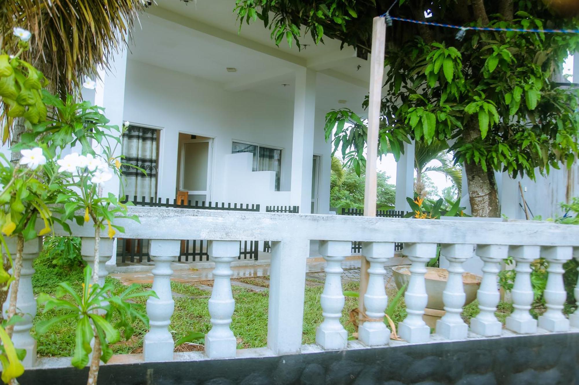 Blue Sky Hotel Mirissa Luaran gambar