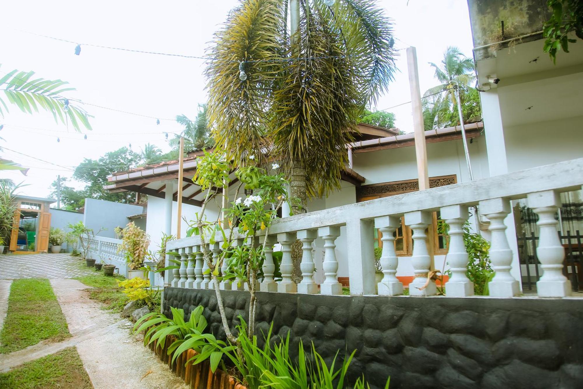 Blue Sky Hotel Mirissa Luaran gambar