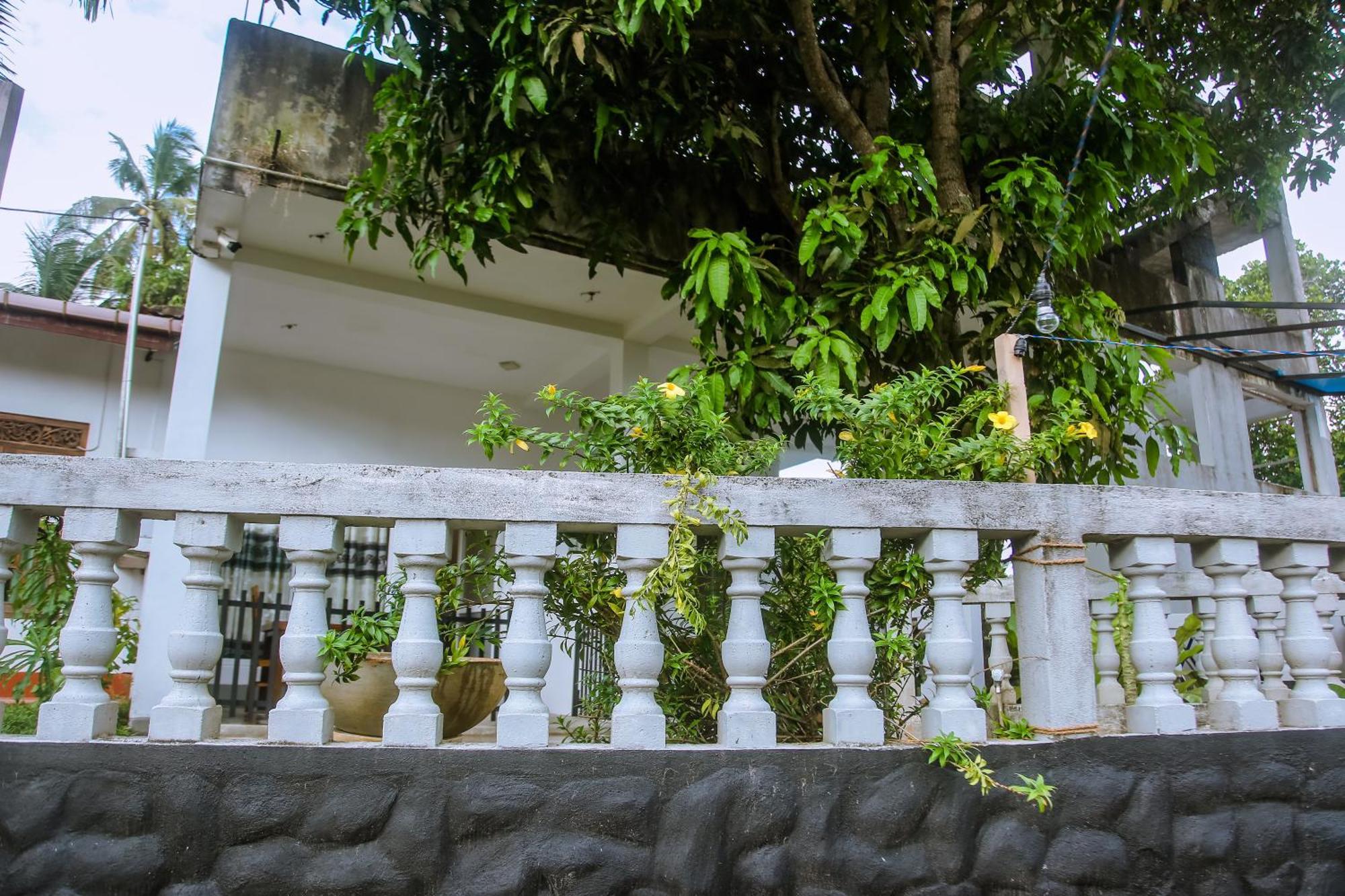 Blue Sky Hotel Mirissa Luaran gambar