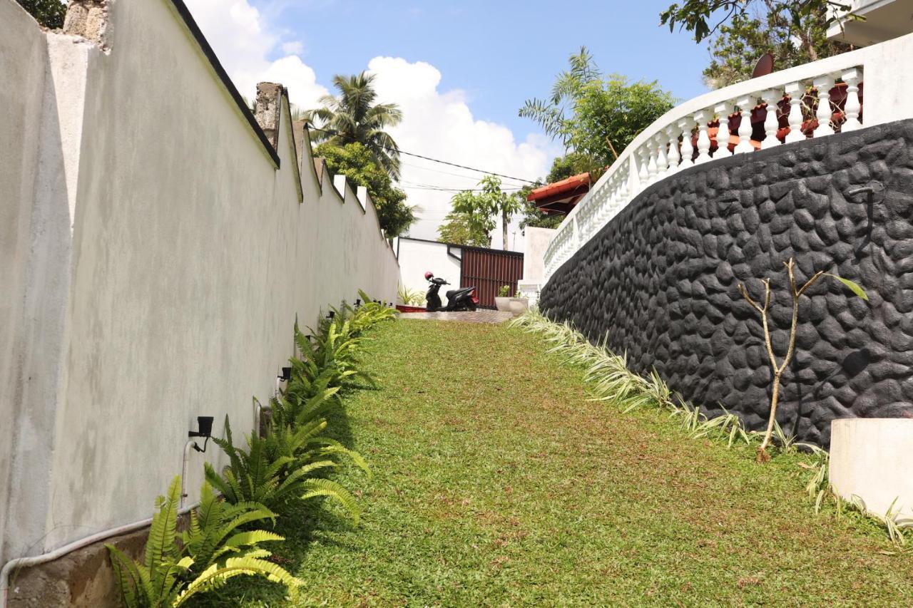 Blue Sky Hotel Mirissa Luaran gambar
